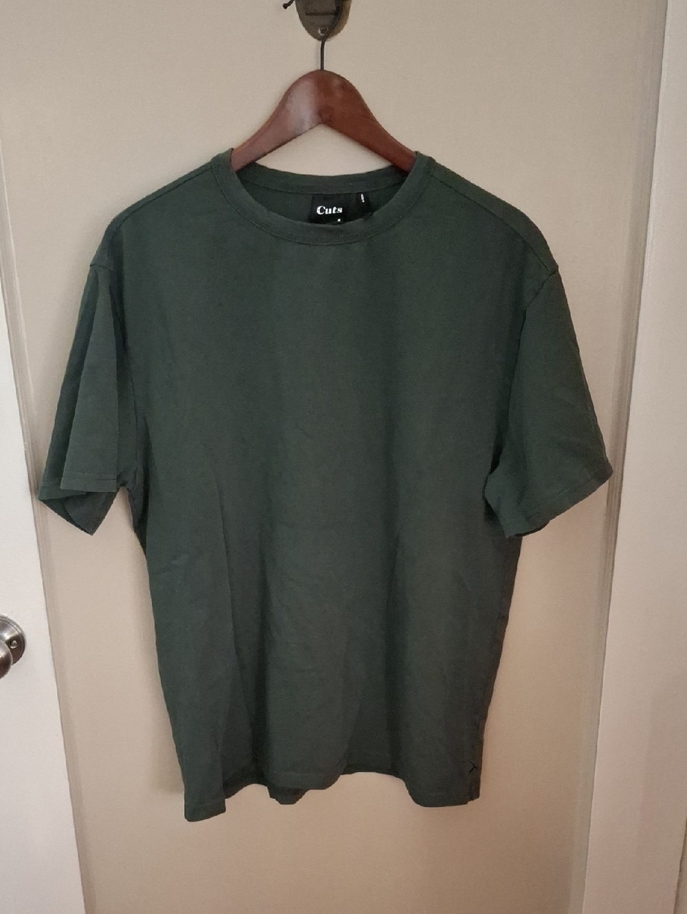 Cuts Men's Crew Neck T-Shirt in Olive Green_1